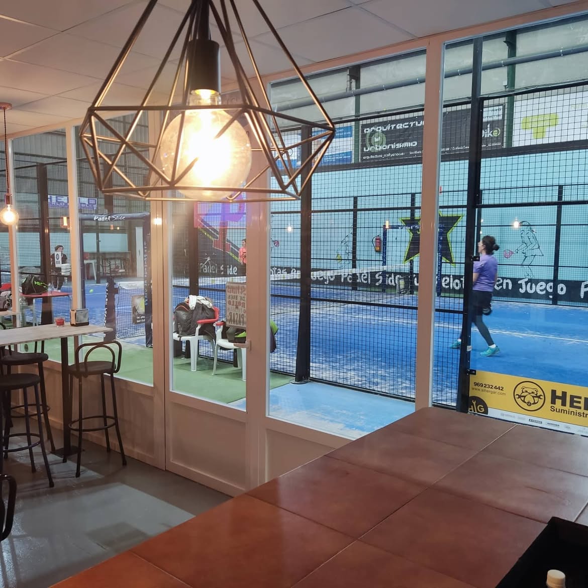 Zona del bar de Padel Slide, fotografía 1